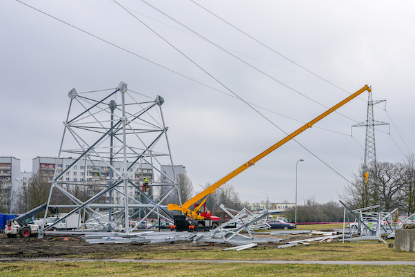 cranes under powerlines